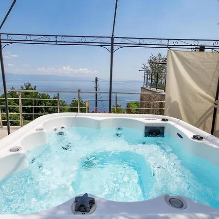 1 Bedroom Gorgeous In Mošćenička Draga