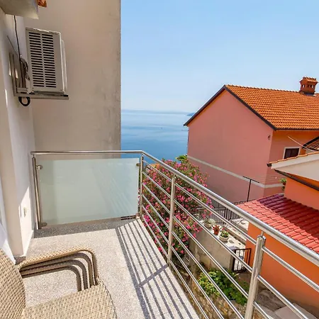 1 Bedroom Gorgeous In Mošćenička Draga