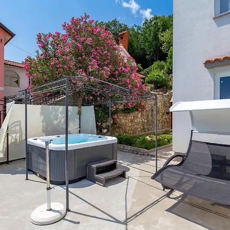 Apartment 1 Bedroom Gorgeous In *