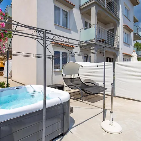 1 Bedroom Gorgeous In Mošćenička Draga